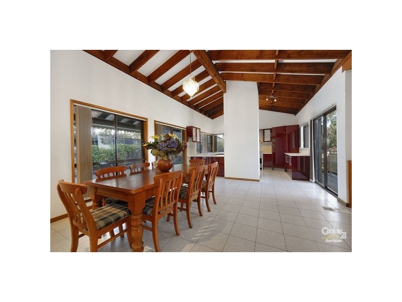 8 Charlotte Place, Illawong NSW 2234