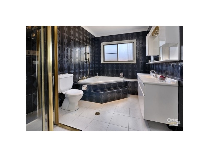 70 Sylvan Ridge Dr, Illawong NSW 2234