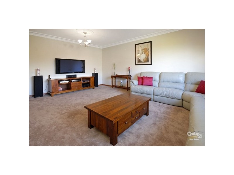 70 Sylvan Ridge Dr, Illawong NSW 2234