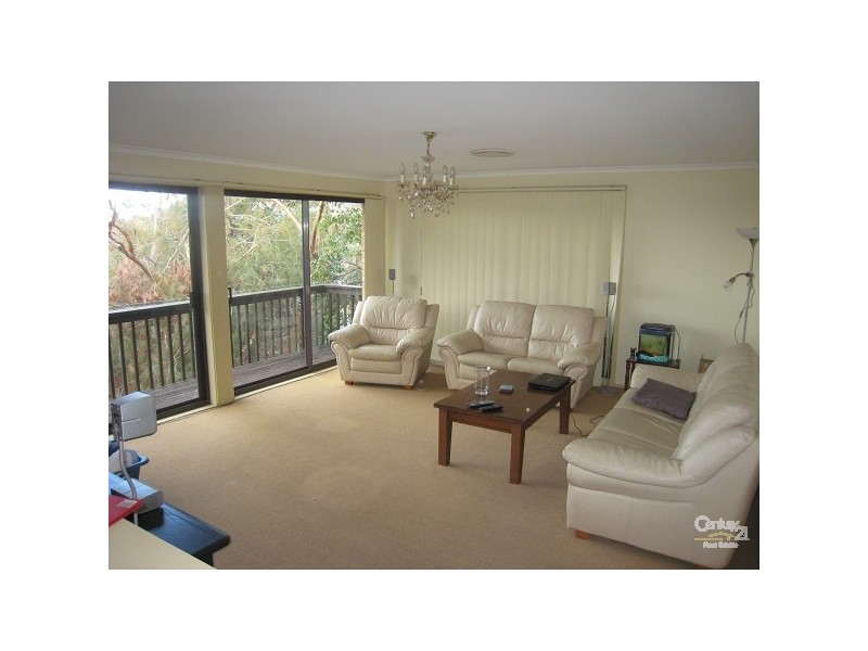 8 Rouse Place, Illawong NSW 2234