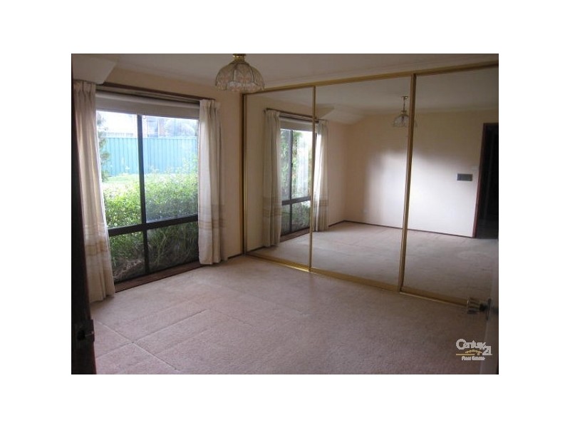 8 Rouse Place, Illawong NSW 2234