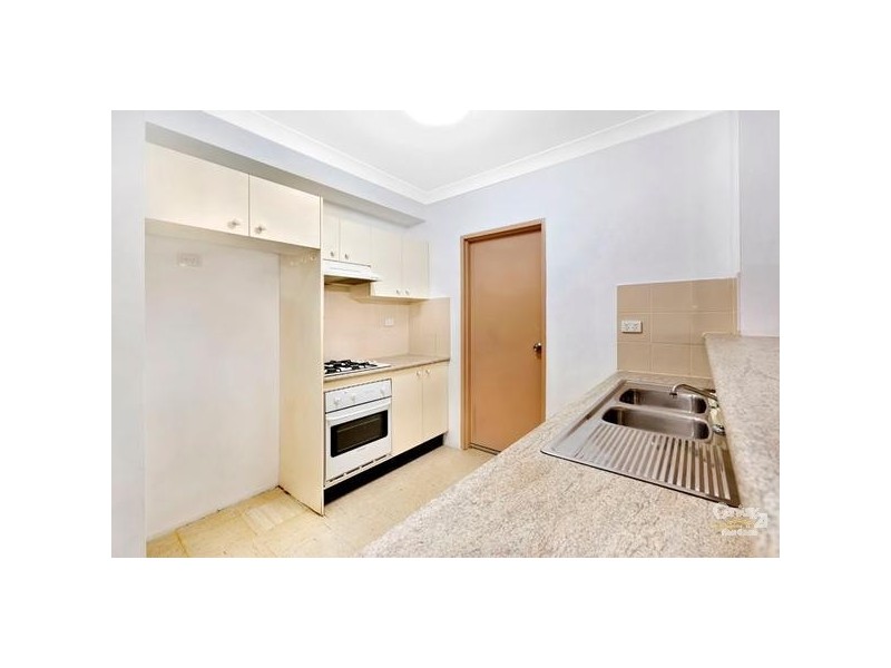 4/20 Leonay St, Sutherland NSW 2232