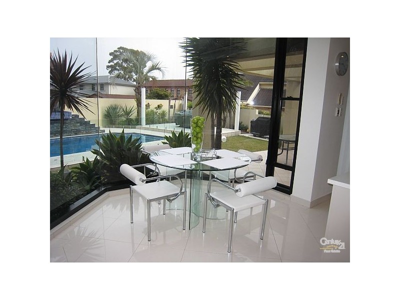 22 Phoenix Place, Illawong NSW 2234