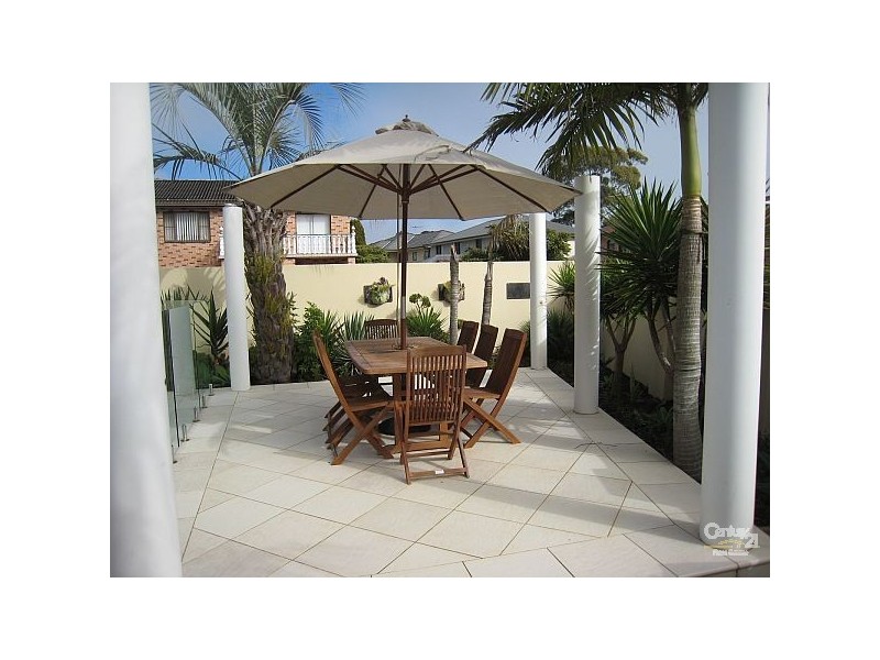 22 Phoenix Place, Illawong NSW 2234