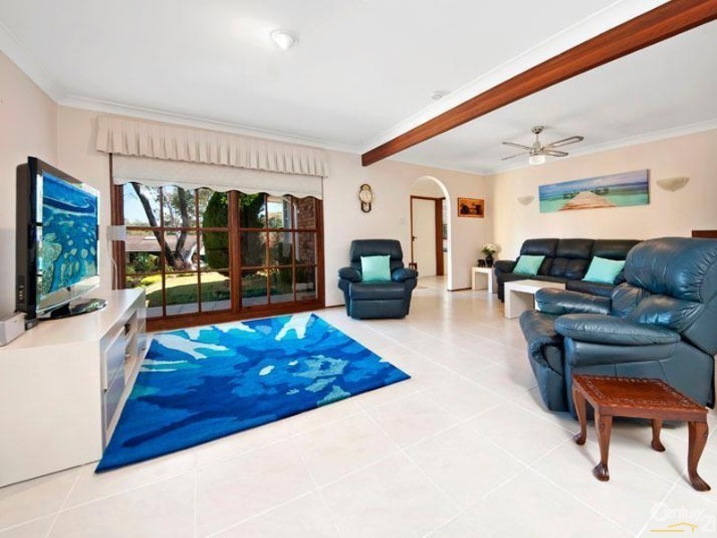 18 Hall Drive, Menai NSW 2234