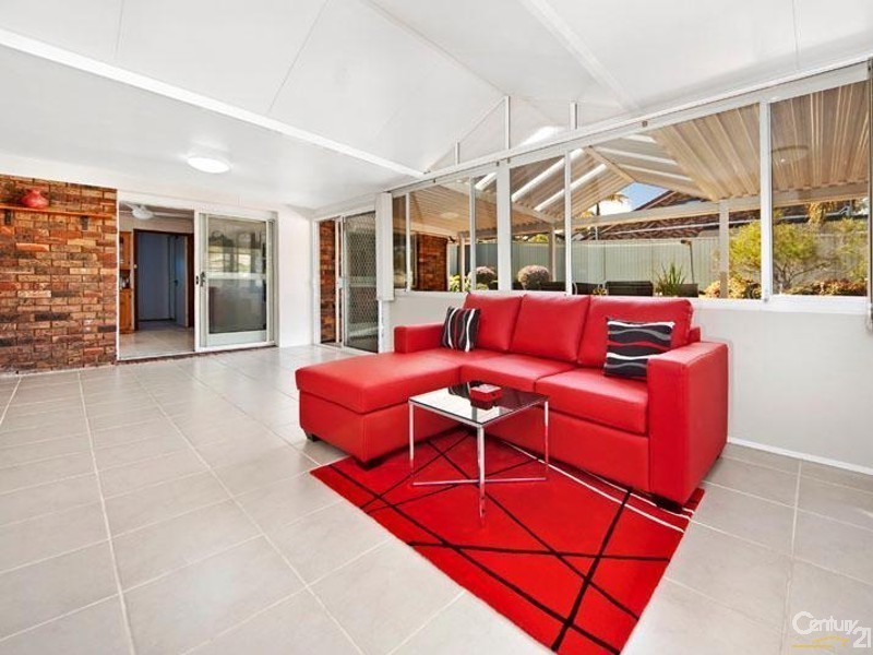 18 Hall Drive, Menai NSW 2234