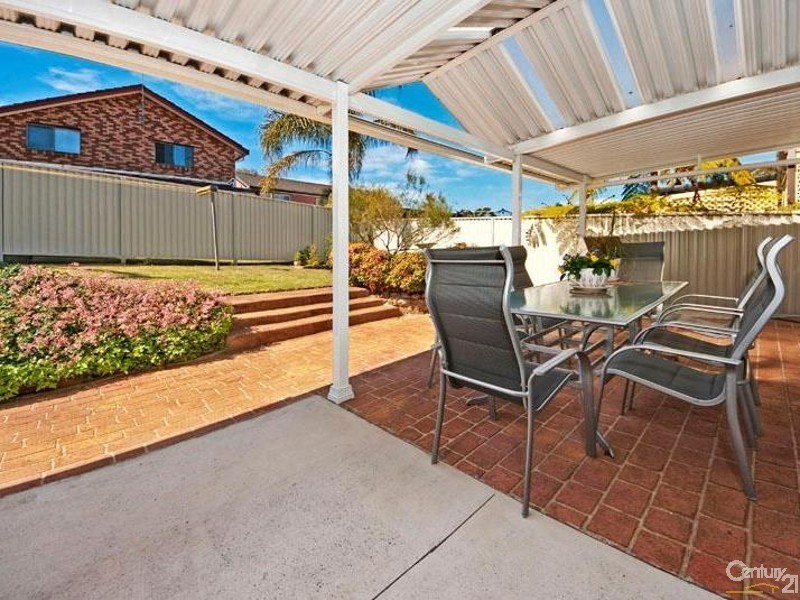 18 Hall Drive, Menai NSW 2234