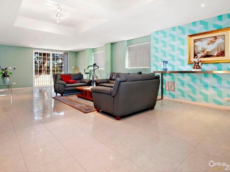 7 Stolle Close, Menai NSW 2234