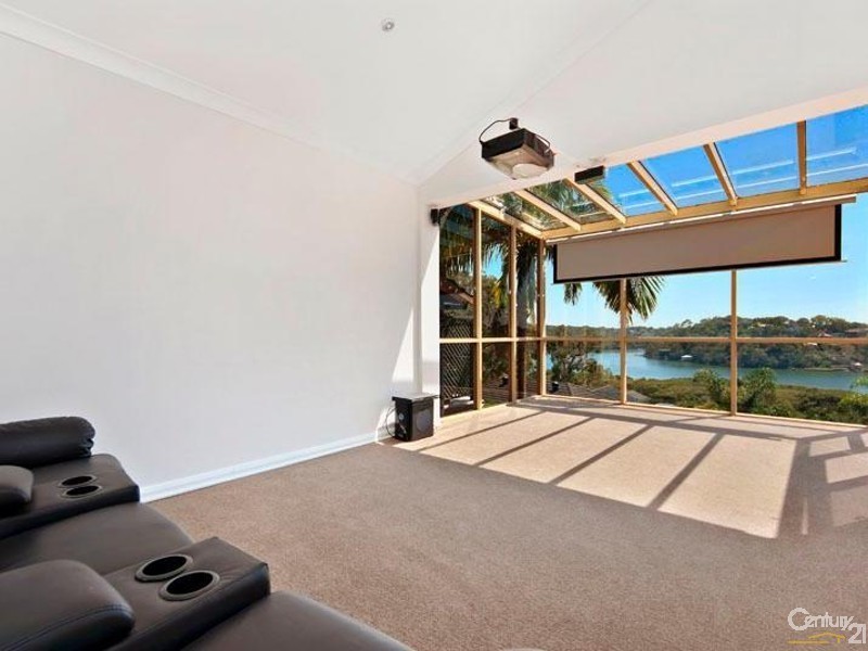 99 Bignell Street, Illawong NSW 2234