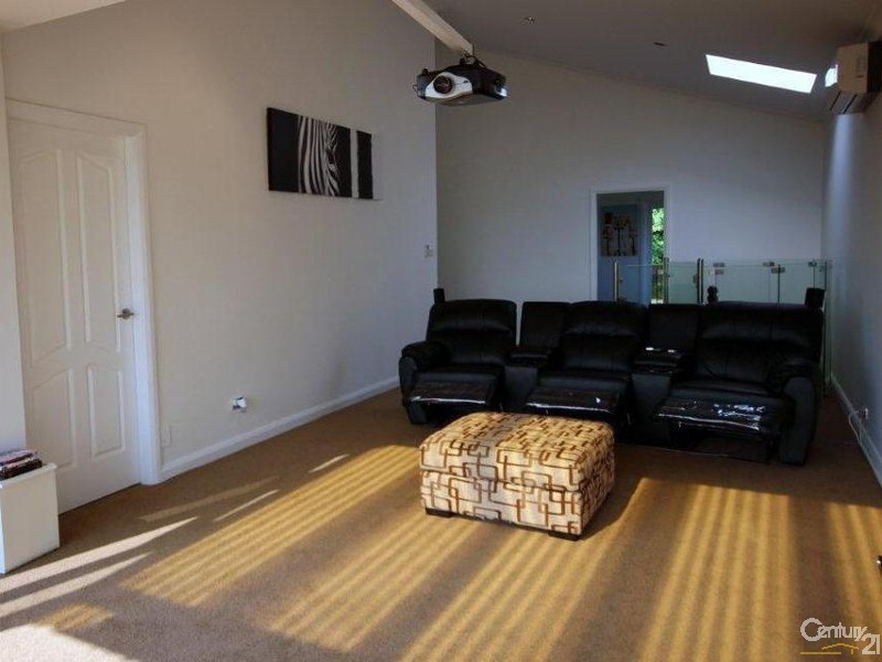 99 Bignell Street, Illawong NSW 2234