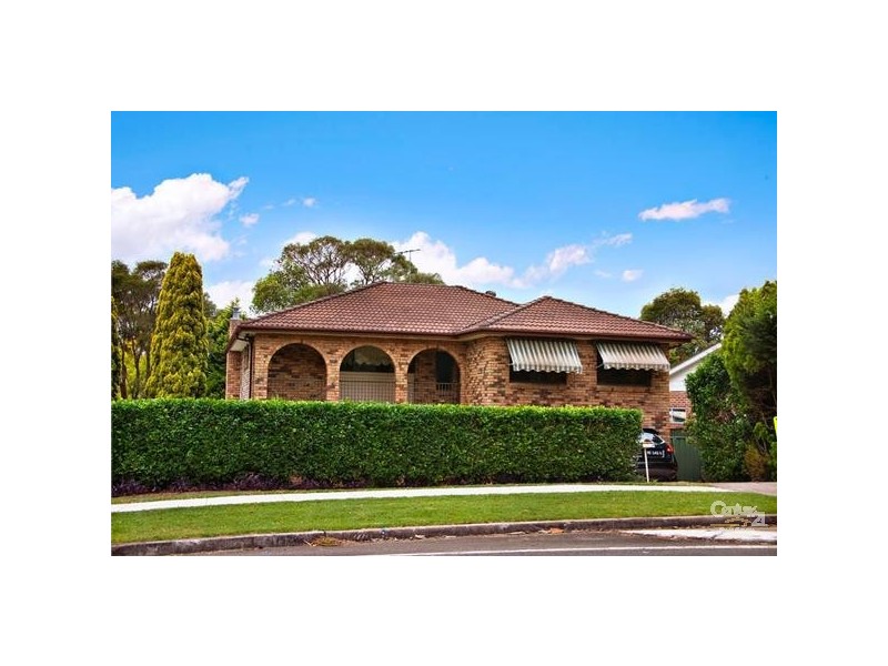 14 Blaxland Drive, Illawong NSW 2234