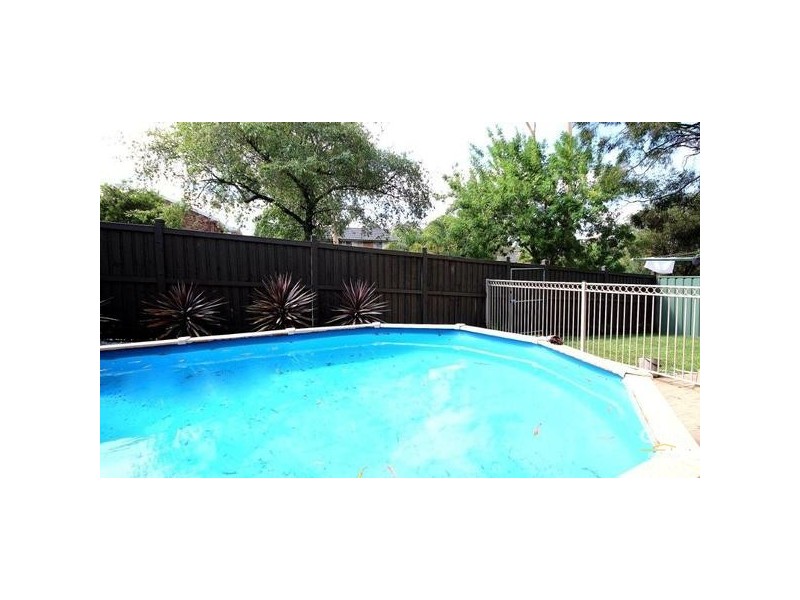 14 Blaxland Drive, Illawong NSW 2234