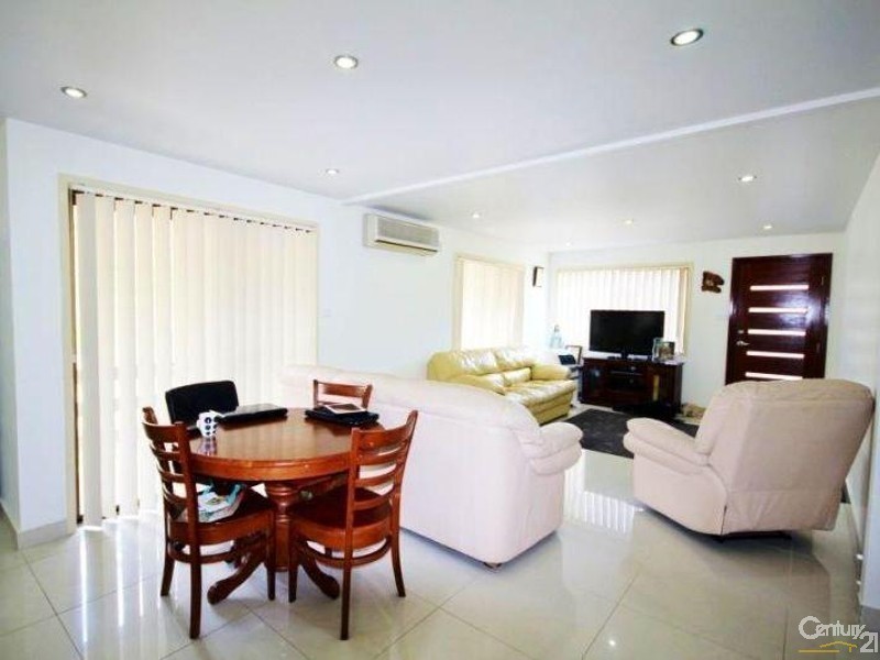 2 Court Place, Menai NSW 2234