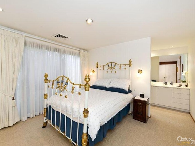 35 Sproule Rd, Illawong NSW 2234