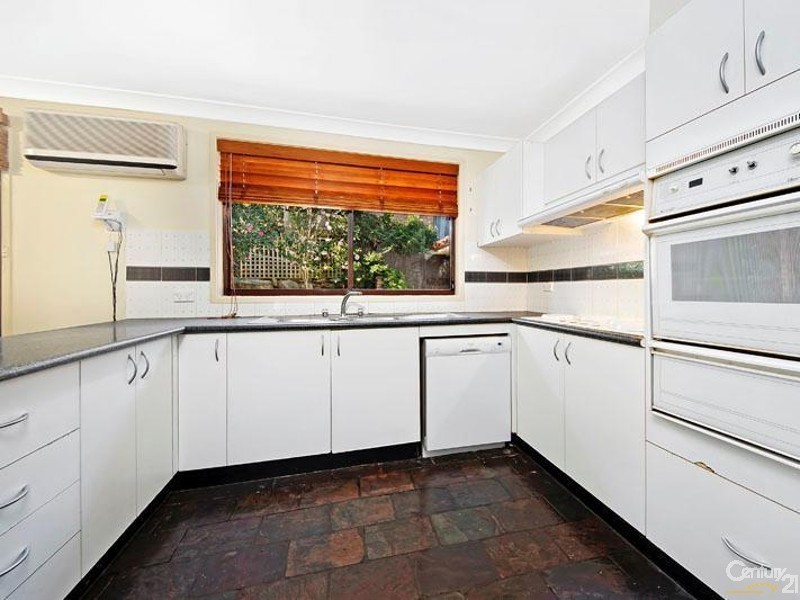 29 Moreton Road, Illawong NSW 2234