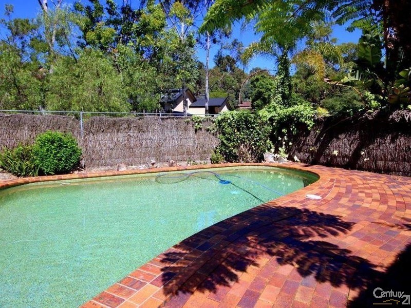 2 Clough Avenue, Illawong NSW 2234