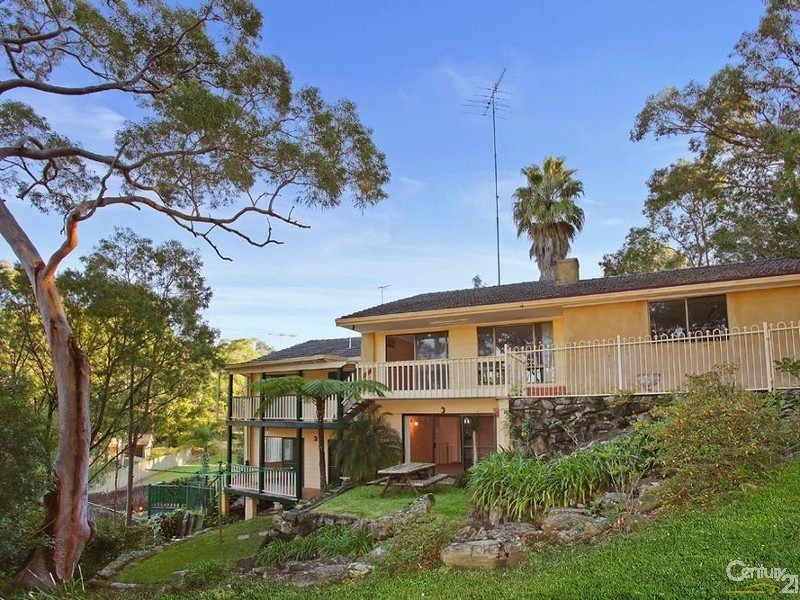 2 Clough Avenue, Illawong NSW 2234