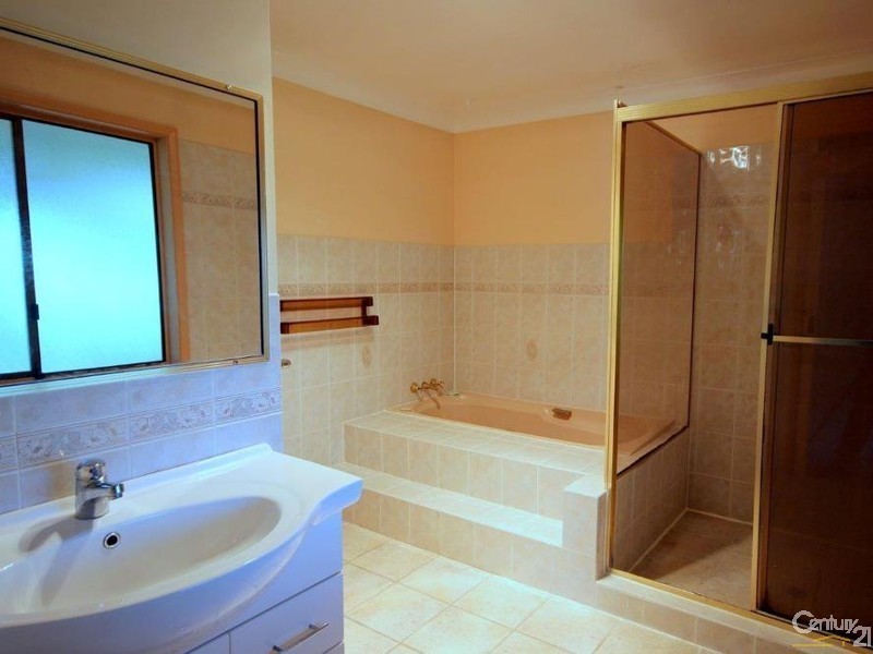 2 Clough Avenue, Illawong NSW 2234