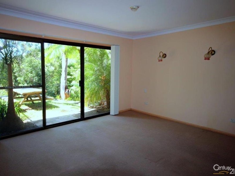 2 Clough Avenue, Illawong NSW 2234