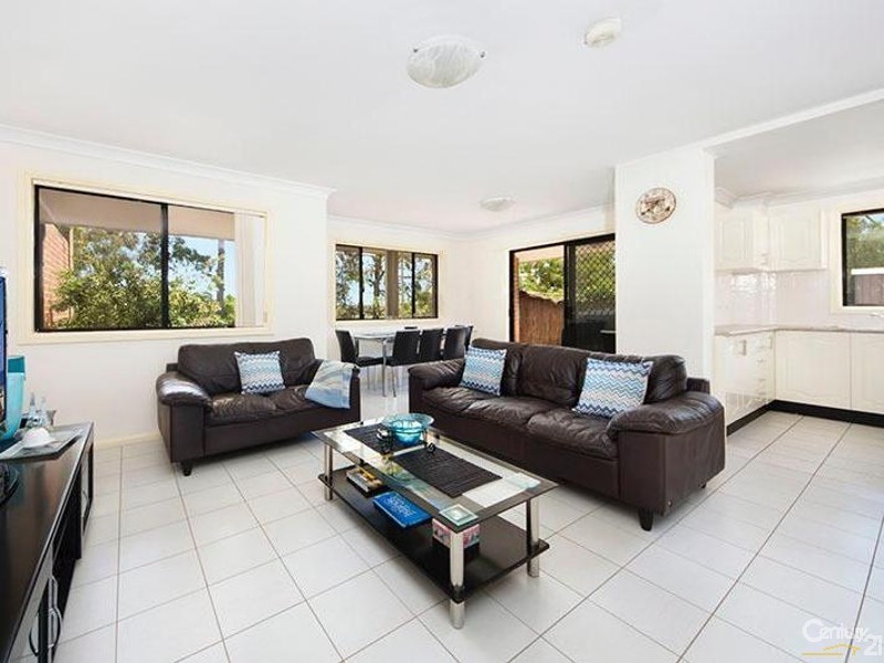 1/1-3 Bataan Close, Illawong NSW 2234
