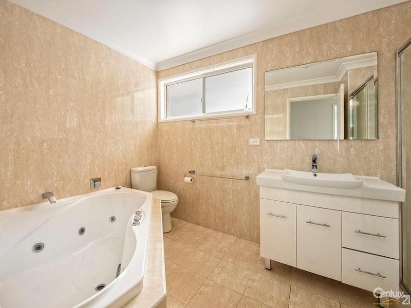 1 West Close, Illawong NSW 2234