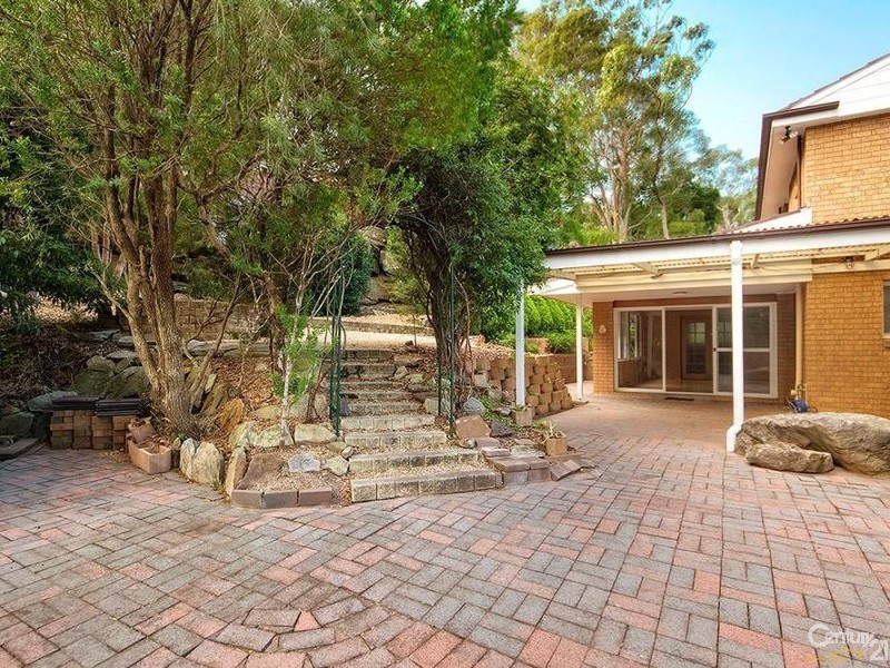 1 West Close, Illawong NSW 2234