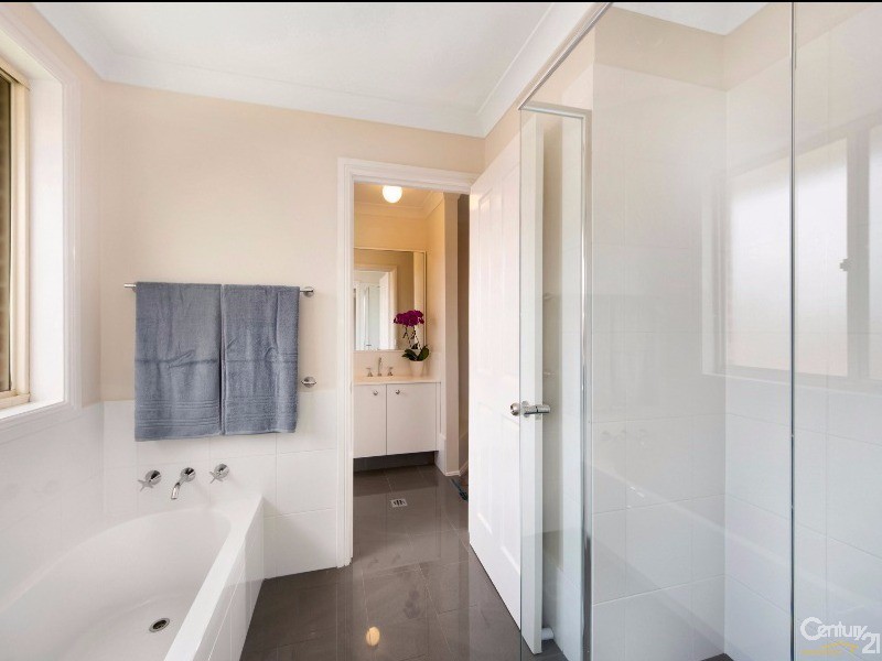 7 14 Hilloak Way, Menai NSW 2234