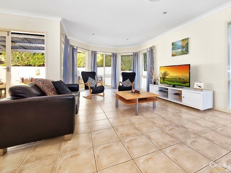 6 Flint Place, Illawong NSW 2234