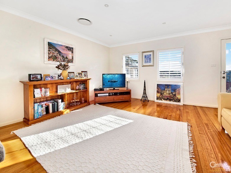 6 Flint Place, Illawong NSW 2234