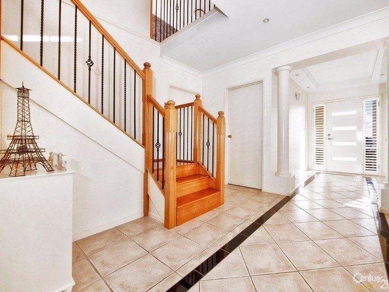 6 Flint Place, Illawong NSW 2234