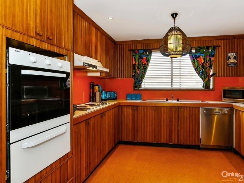 6 Samoa Avenue, Picnic Point NSW 2213