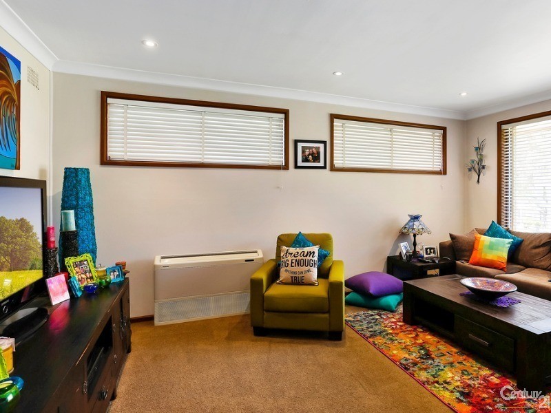 6 Samoa Avenue, Picnic Point NSW 2213