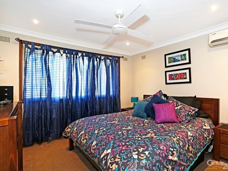 6 Samoa Avenue, Picnic Point NSW 2213