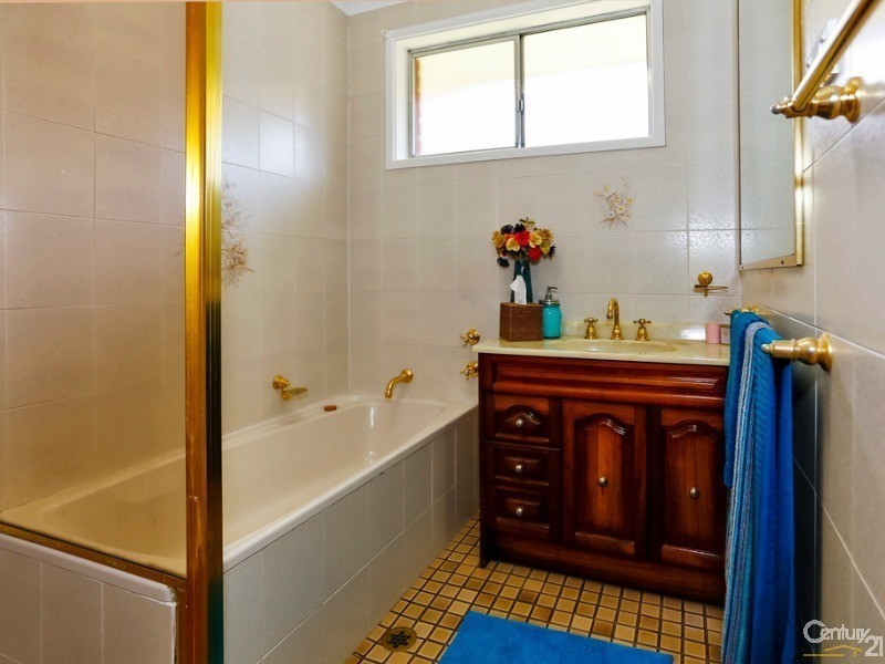 6 Samoa Avenue, Picnic Point NSW 2213