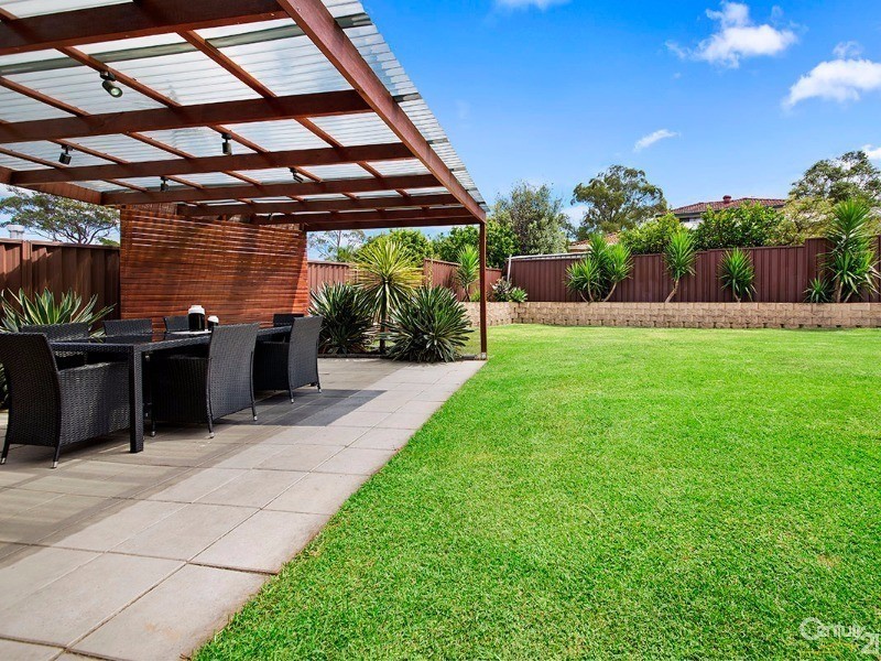 15 Reid Place, Illawong NSW 2234