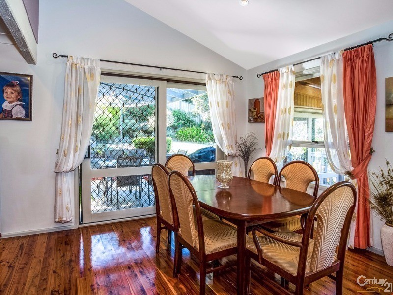 4 Huon Place, Illawong NSW 2234