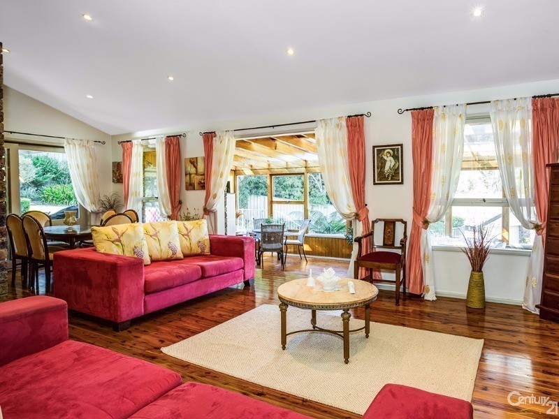 4 Huon Place, Illawong NSW 2234