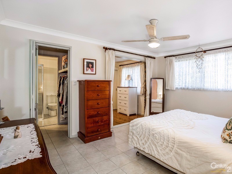 4 Huon Place, Illawong NSW 2234