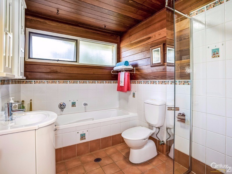 4 Huon Place, Illawong NSW 2234