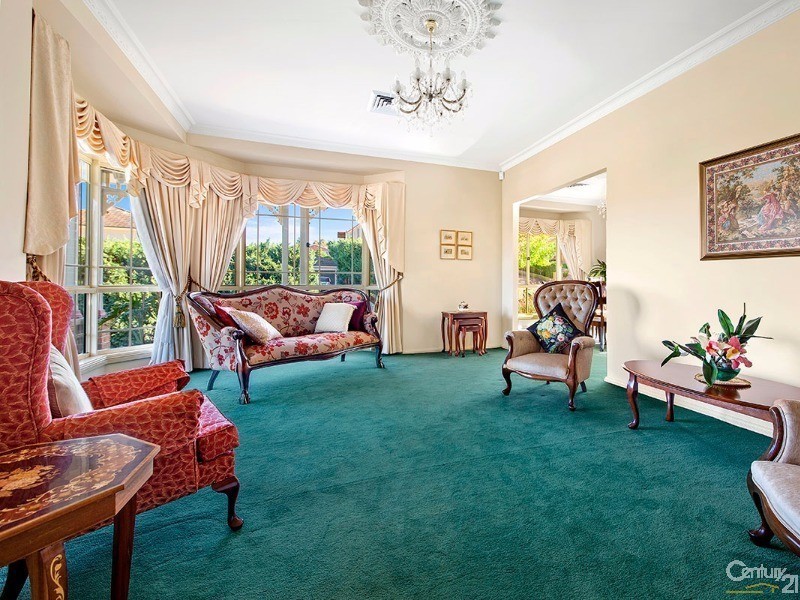 33 Moreton Road, Illawong NSW 2234