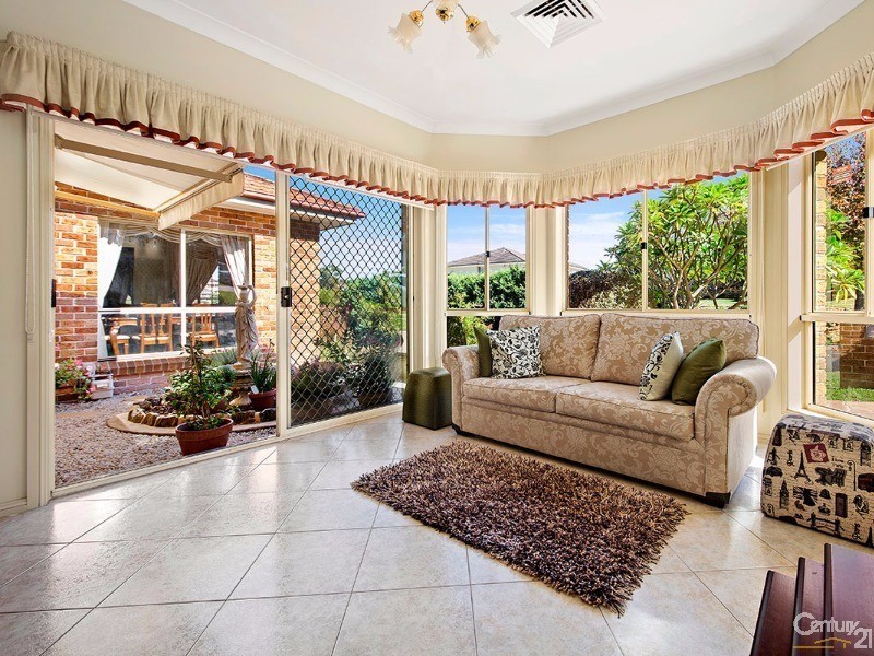 33 Moreton Road, Illawong NSW 2234