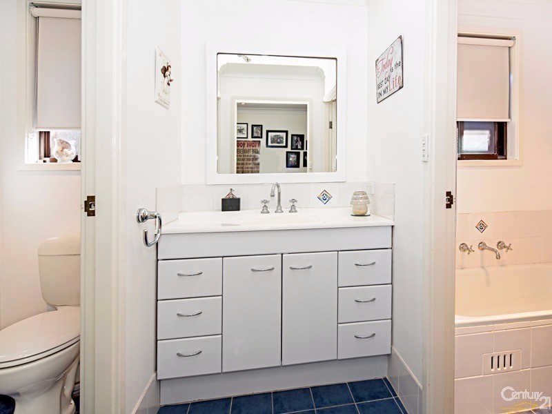 44 Hall Drive, Menai NSW 2234