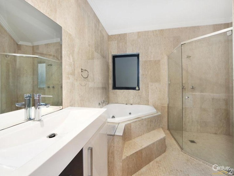 2/163  David Road, Barden Ridge NSW 2234