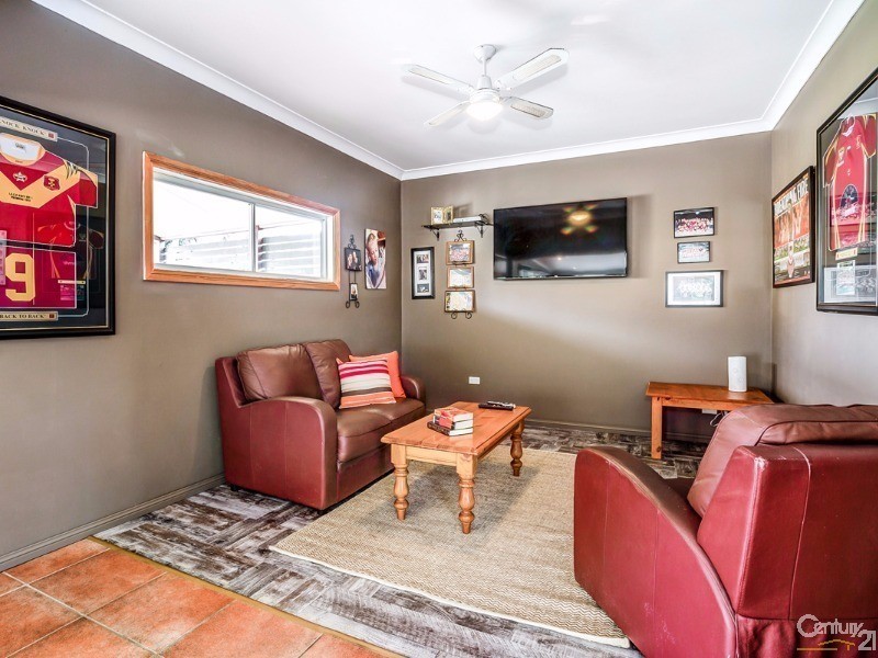 24 Stretham Avenue, Picnic Point NSW 2213