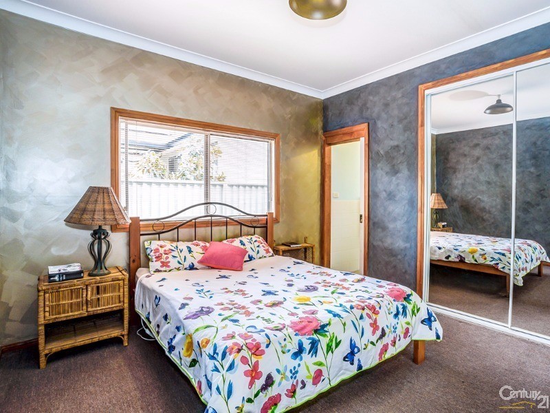 24 Stretham Avenue, Picnic Point NSW 2213