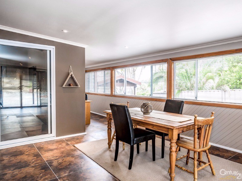 24 Stretham Avenue, Picnic Point NSW 2213