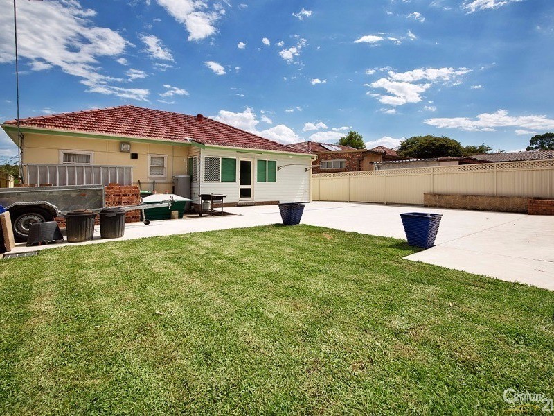 12 Harford Avenue, East Hills NSW 2213