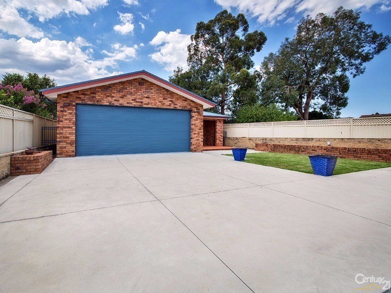 12 Harford Avenue, East Hills NSW 2213