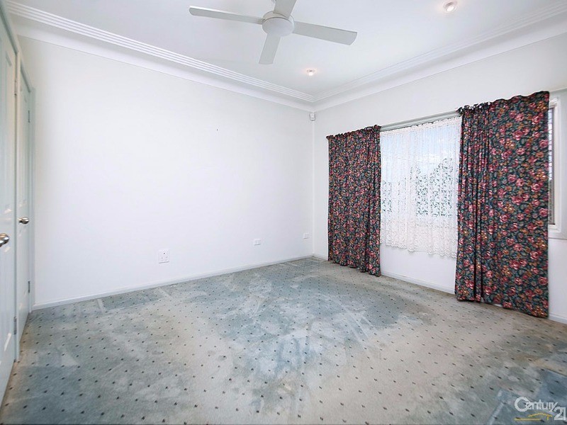 12 Harford Avenue, East Hills NSW 2213