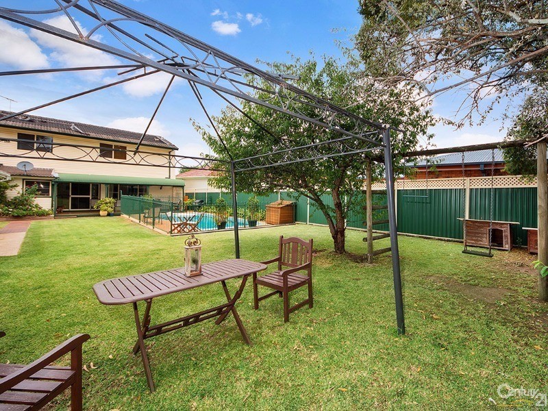 14 Harford Avenue, East Hills NSW 2213